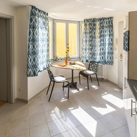 Apartment Im Café Einstein