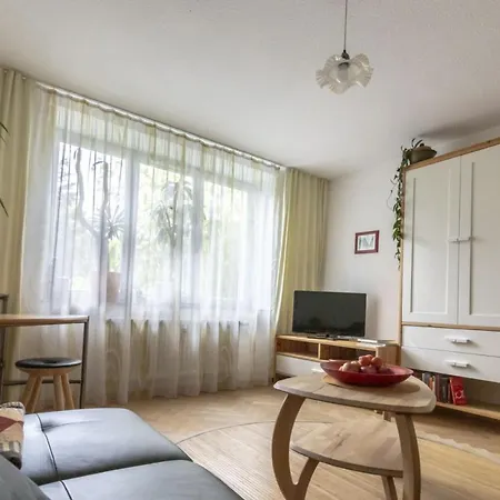 Im Café Einstein Apartment