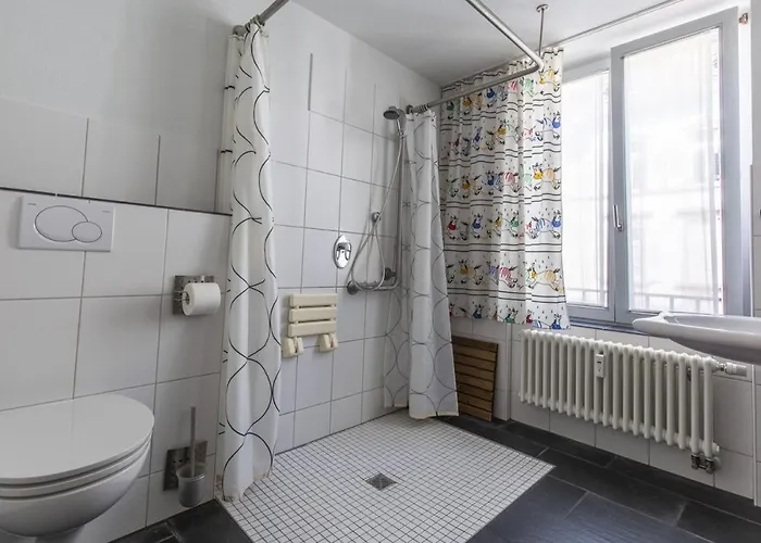 Im Cafe Einstein בית הארחה