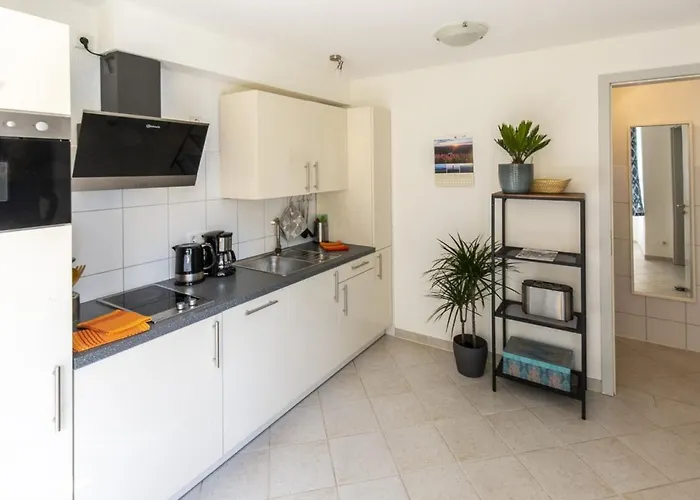 Im Cafe Einstein בית הארחה